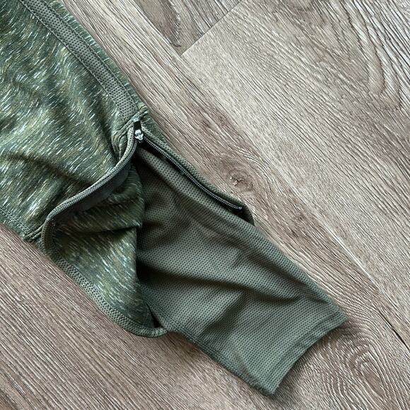 Hylete Nimbus Caprite Crop Leggings - Picture 5 of 6